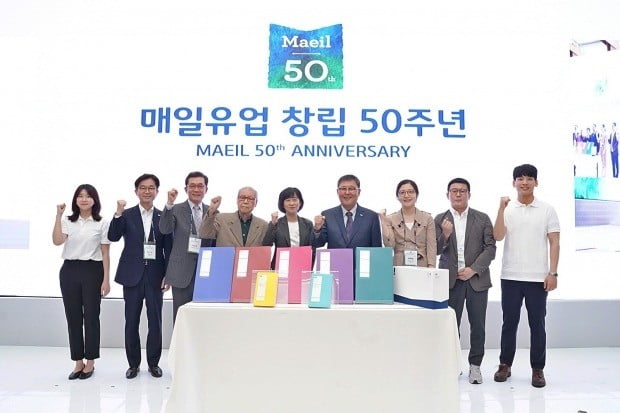 80대 된 첫 농장주, 세 아이 엄마된 첫 아기모델과 함께한 매일유업 50주년 행사